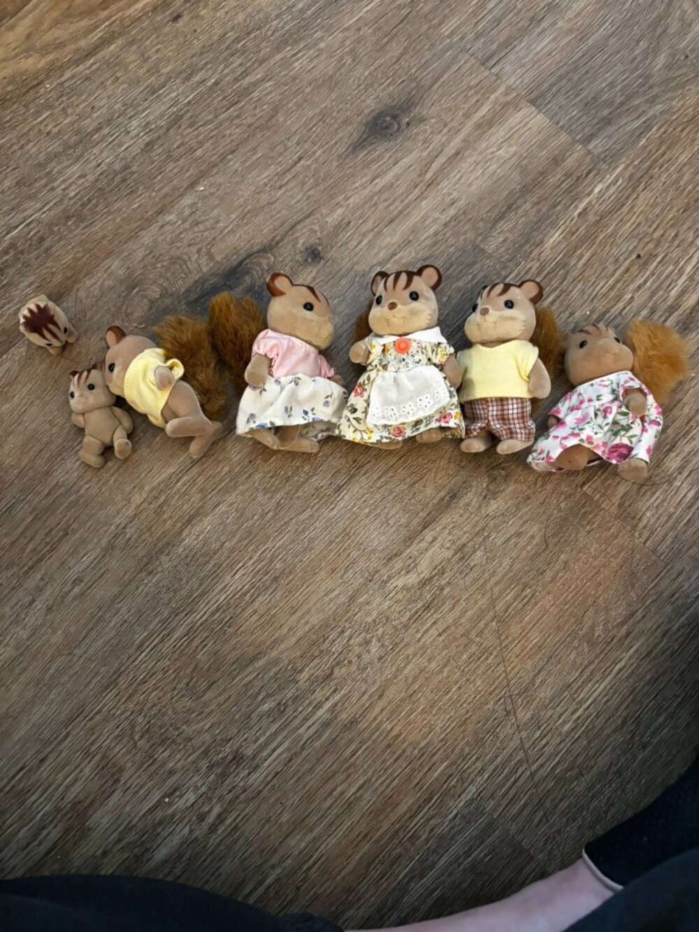 Lot 7 Sylvanian Families Calico Critters Walnut Squirrel w/babies twins